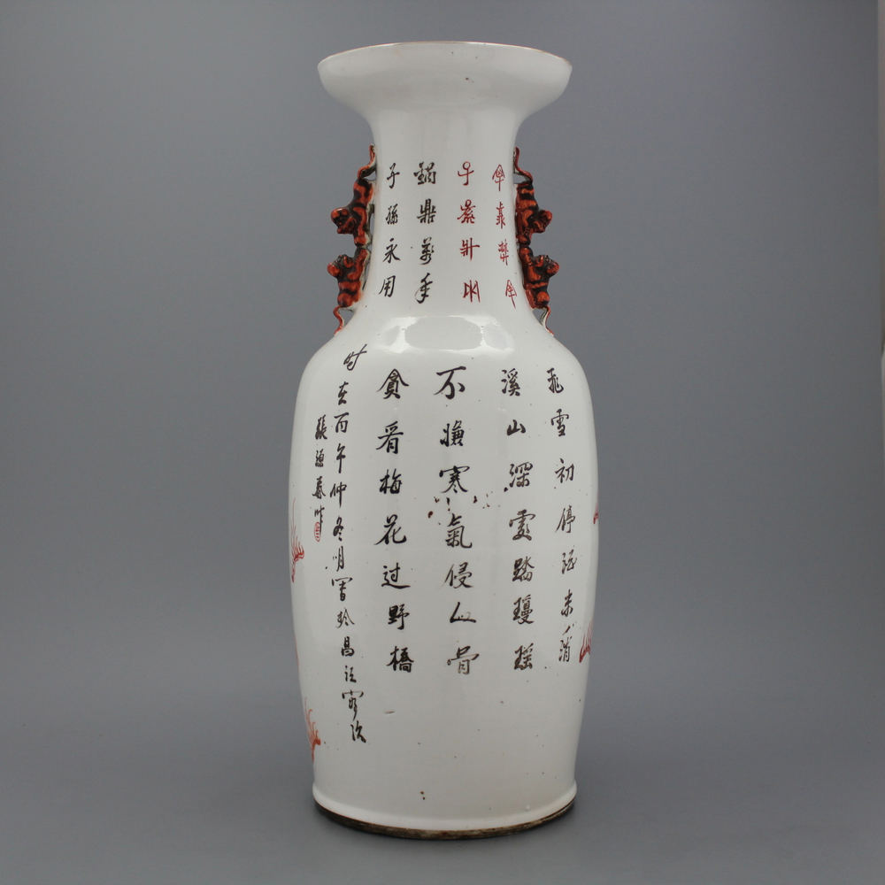 A large Chinese porcelain vase with foo dogs, 19th C.
