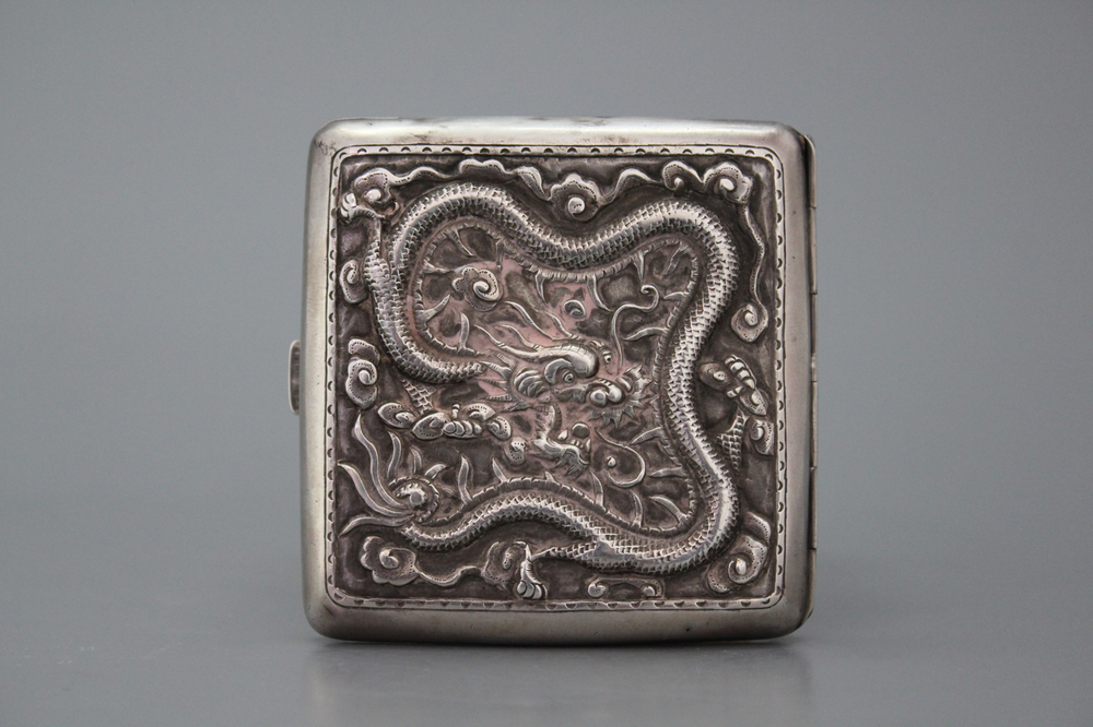 A fine Chinese silver cigarette case, 19th C.
