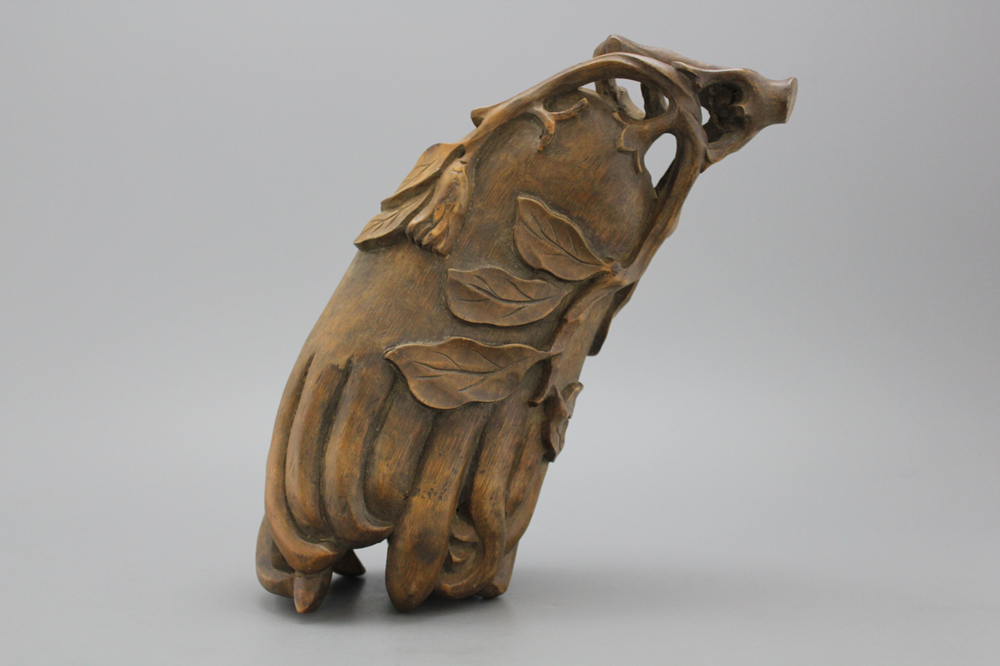 A Chinese carved wood buddha finger citron sculpture, 19/20th C.