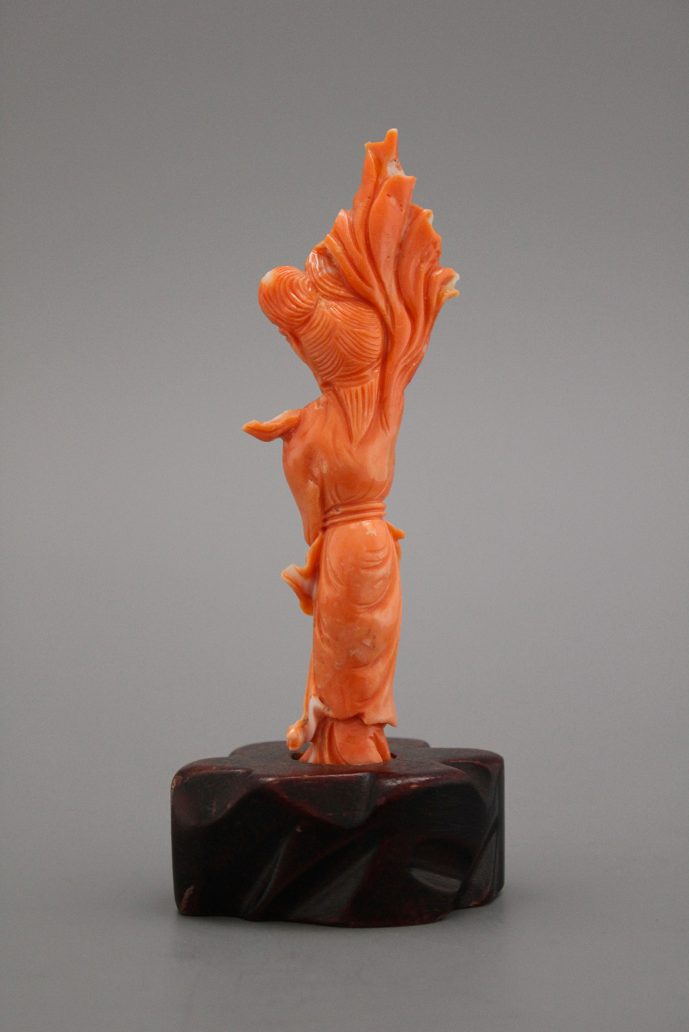 A carved Chinese red coral figure of a Guanyin , 19/20th C.