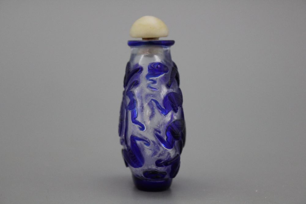 A Chinese snuff bottle, Peking glass, 20th C.