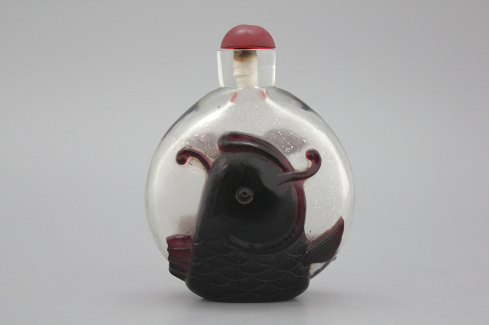 A Chinese snuff bottle, Peking glass, 19/20th C.
