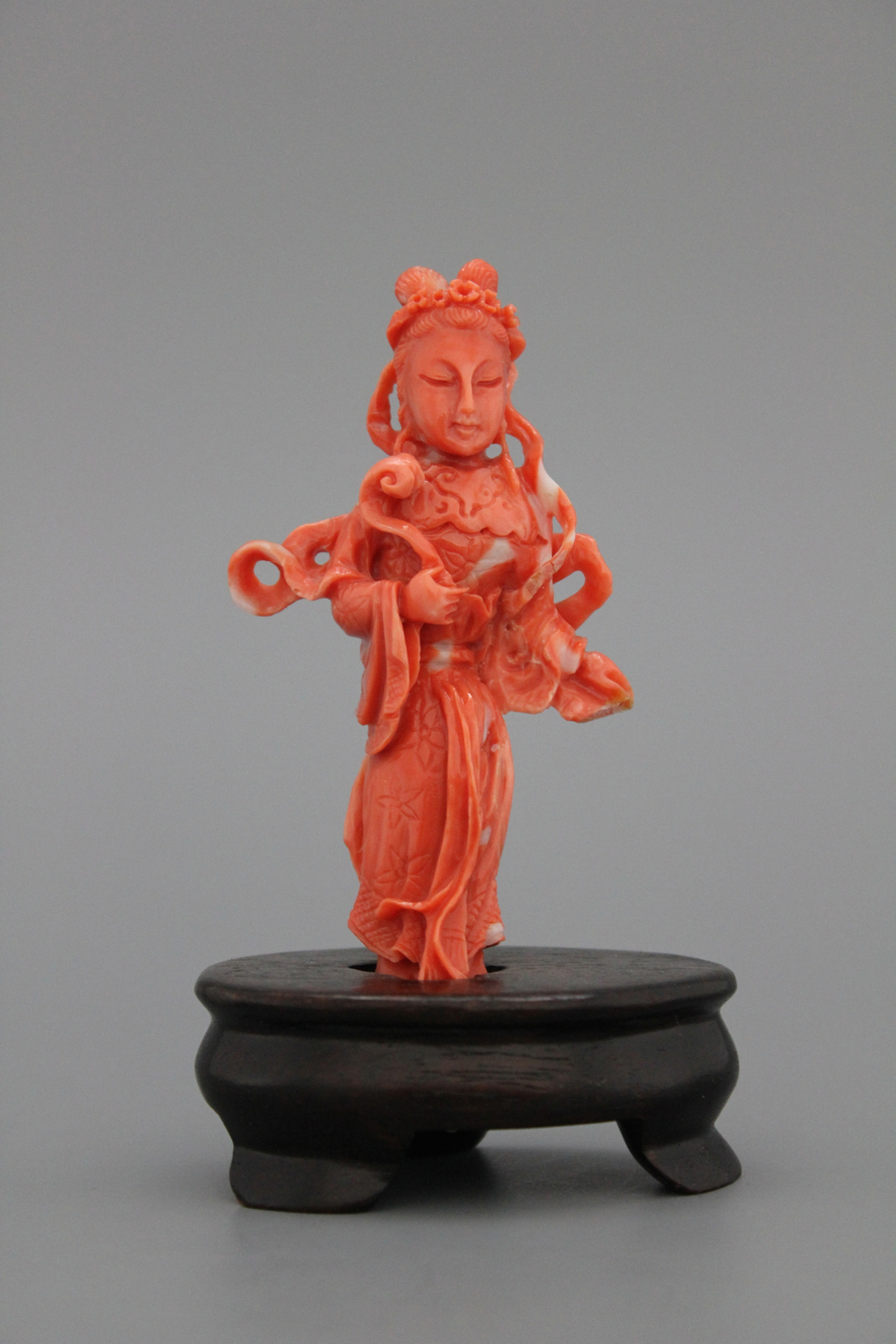 A carved Chinese red coral figure of a lady, 19/20th C.