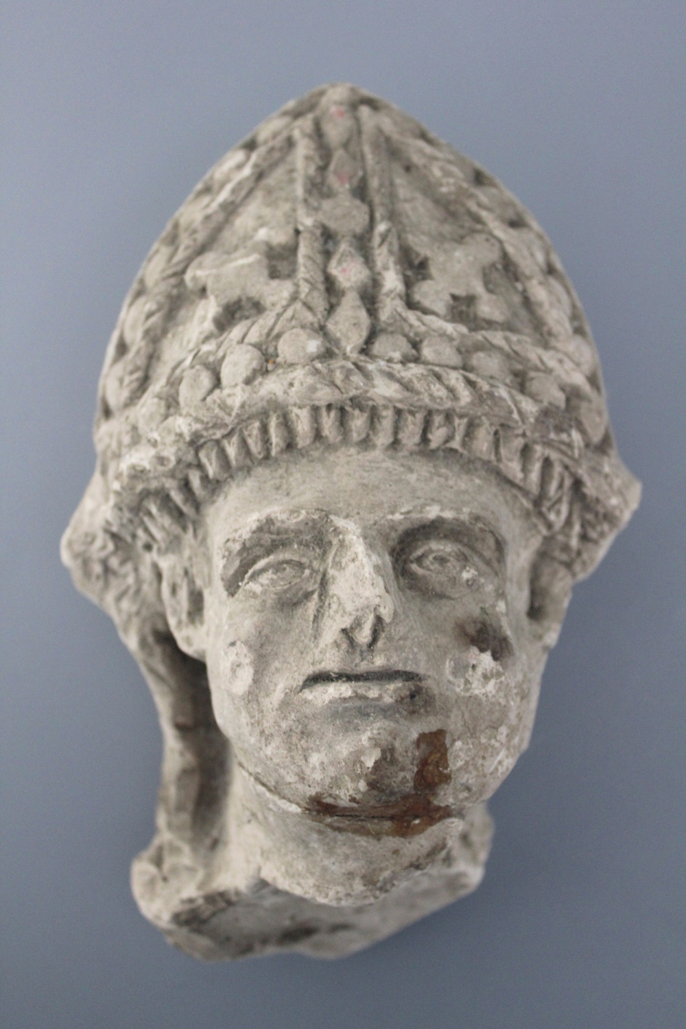 T&ecirc;te d'un saint, pierre calcaire, 16e