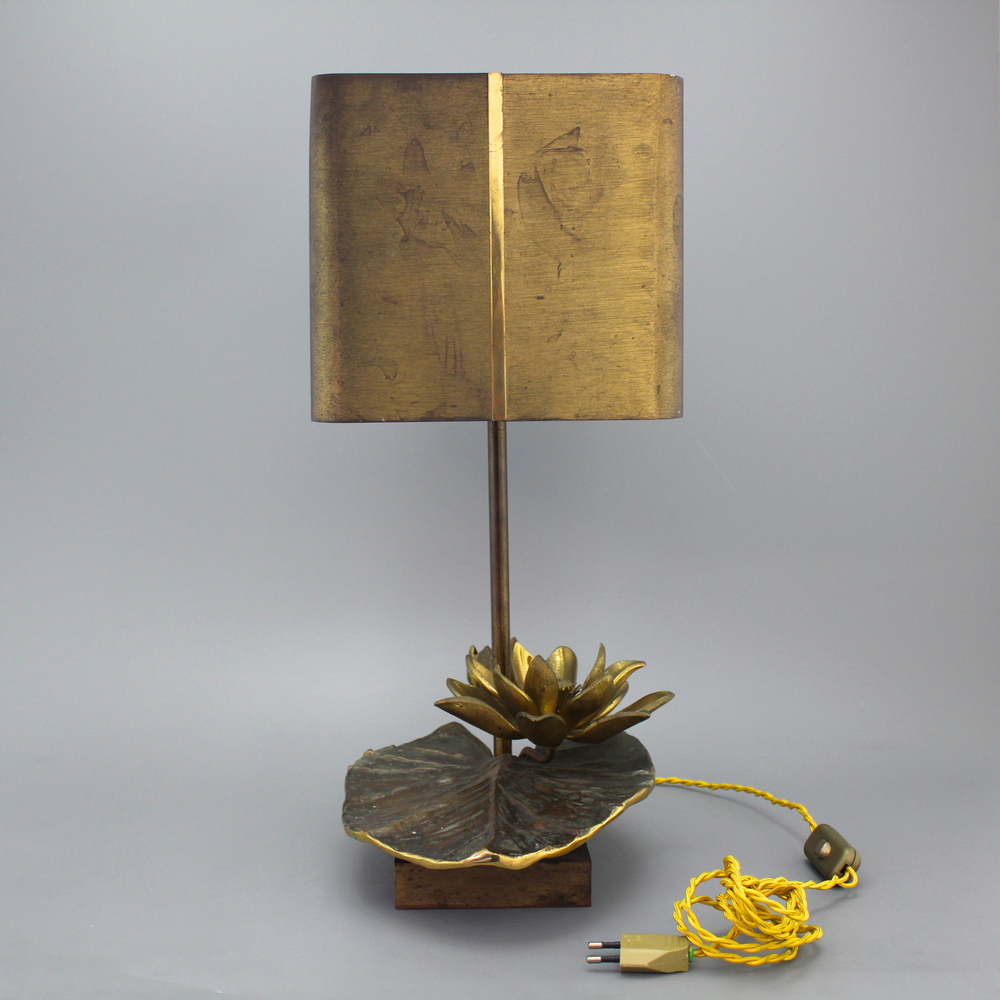 Een &quot;Waterlelie&quot; lamp in brons, Maison Charles Parijs, ca. 1970