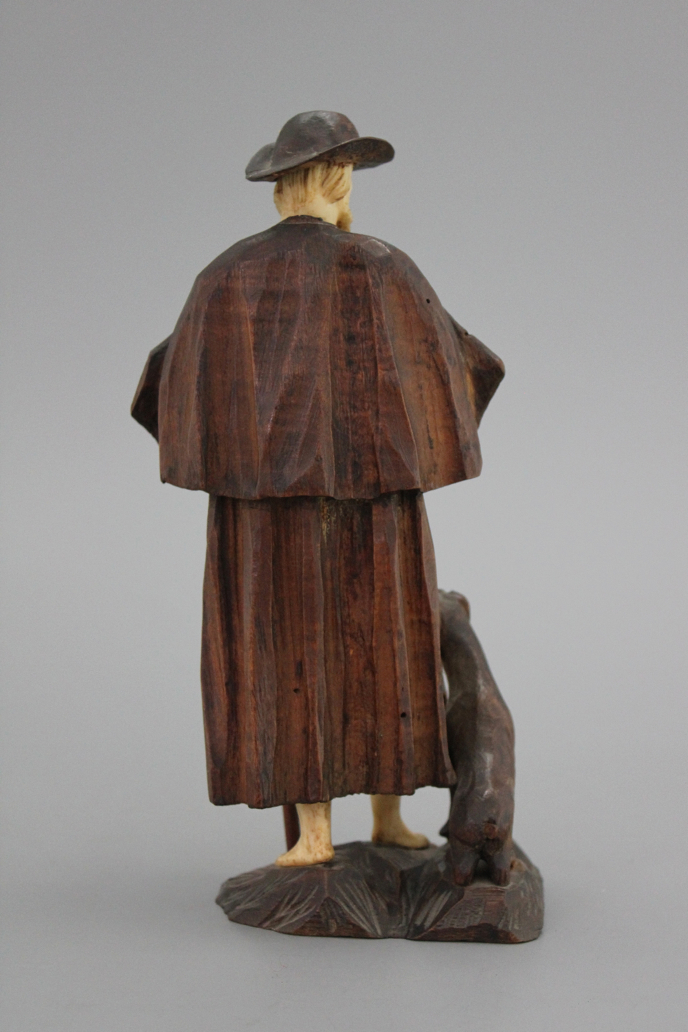 Saint-Roch sculpt&eacute; en bois et ivoire, dans le style de Simon Troger, 18e