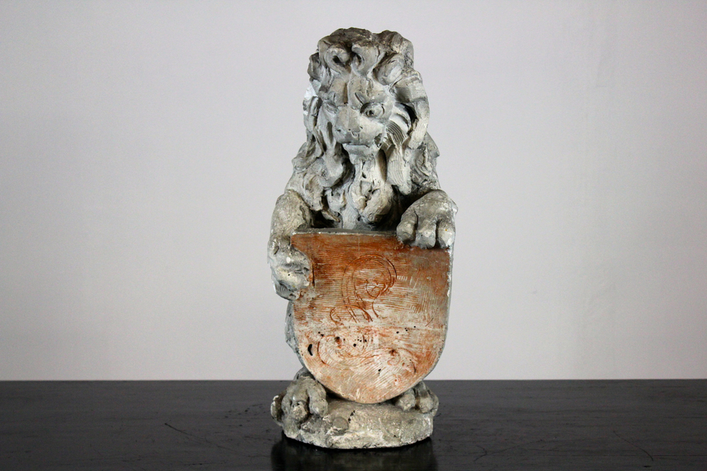 Moulage en pl&acirc;tre d'un lion se tenant debout, atelier De Wispelaere, Bruges, 1e moiti&eacute; 20e