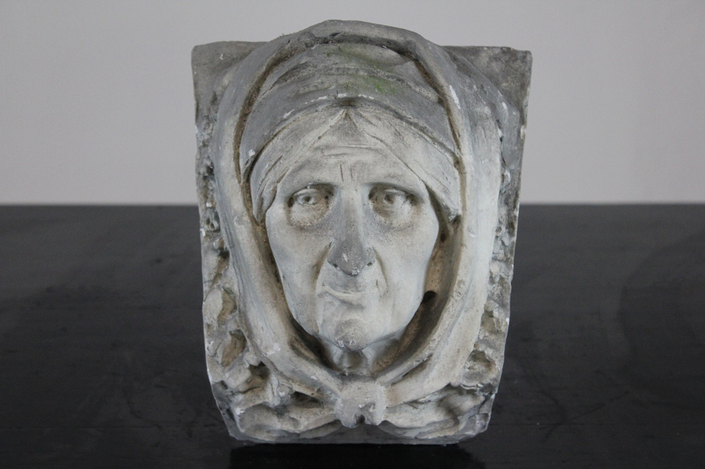 A plaster cast of a woman's head, workshop De Wispelaere, Bruges, 1st half 20th C.