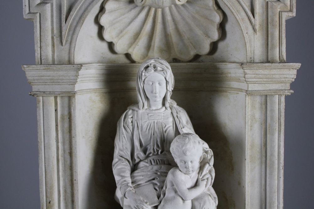 A plaster cast of the Michelangelo Madonna, workshop De Wispelaere, Bruges, 1st half 20th C.