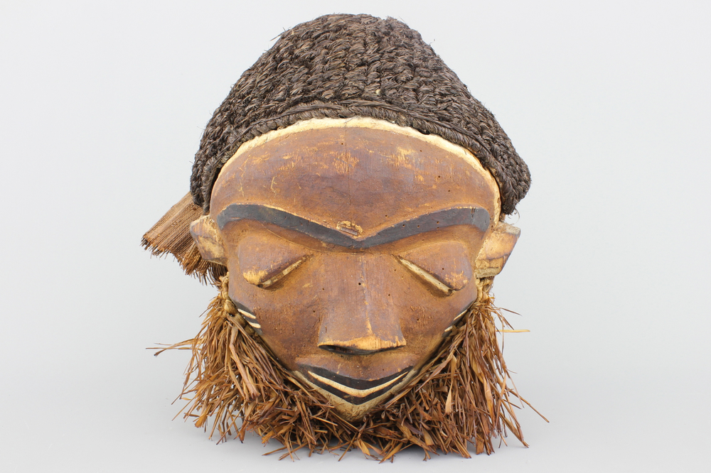 An African carved wood Pende mask, early to mid 20th C.
