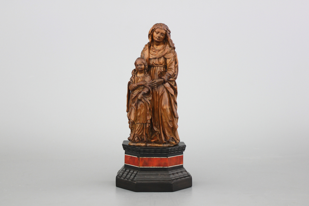 Statue sculpt&eacute;e en bois de buis (buxus) de Saint-Anne et la Vierge, env. 1600