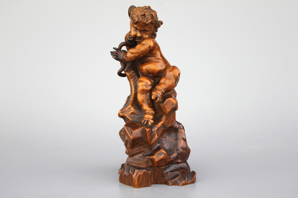 Statue sculpt&eacute;e en bois de buis (buxus) de Hercules avec serpent, env. 1620