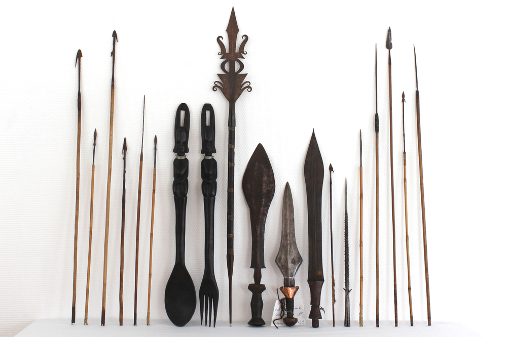 A collection of 44 various African tribal spears and arrows, 19/20th C.