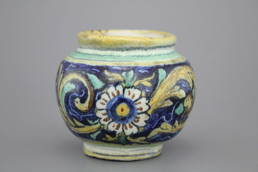 An Italian maiolica ointment jar, Sicily, 17th C.