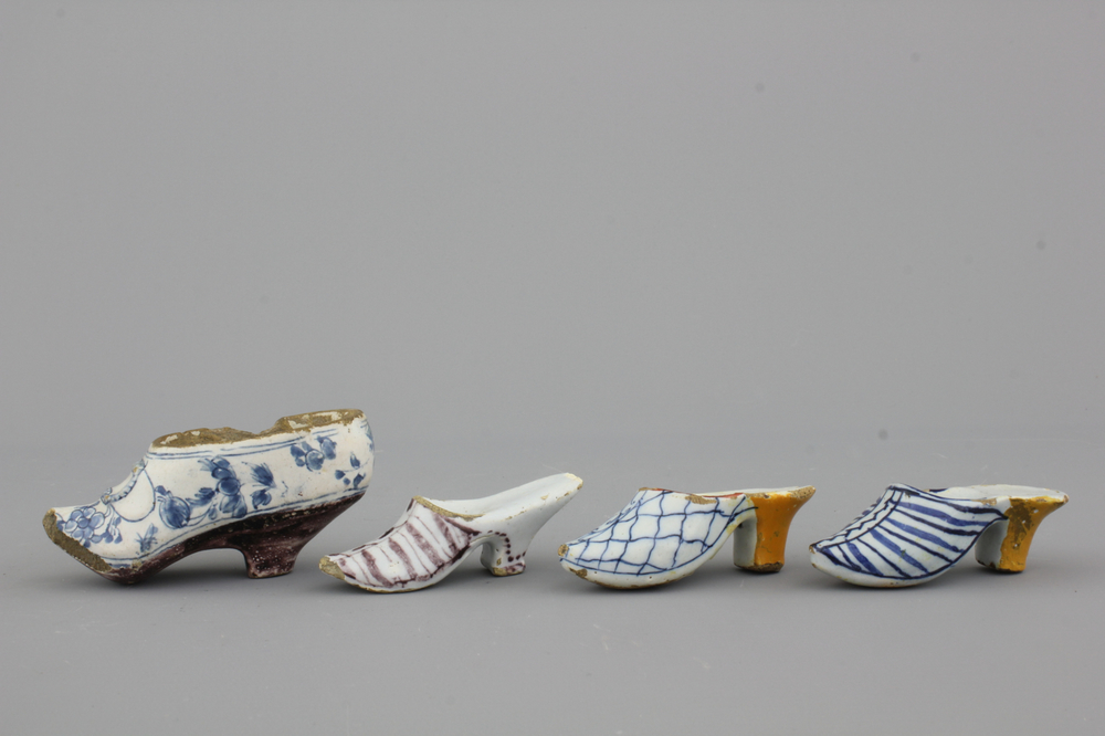 A group of 4 Dutch Delft blue, white and manganese miniature shoes, 18th C.