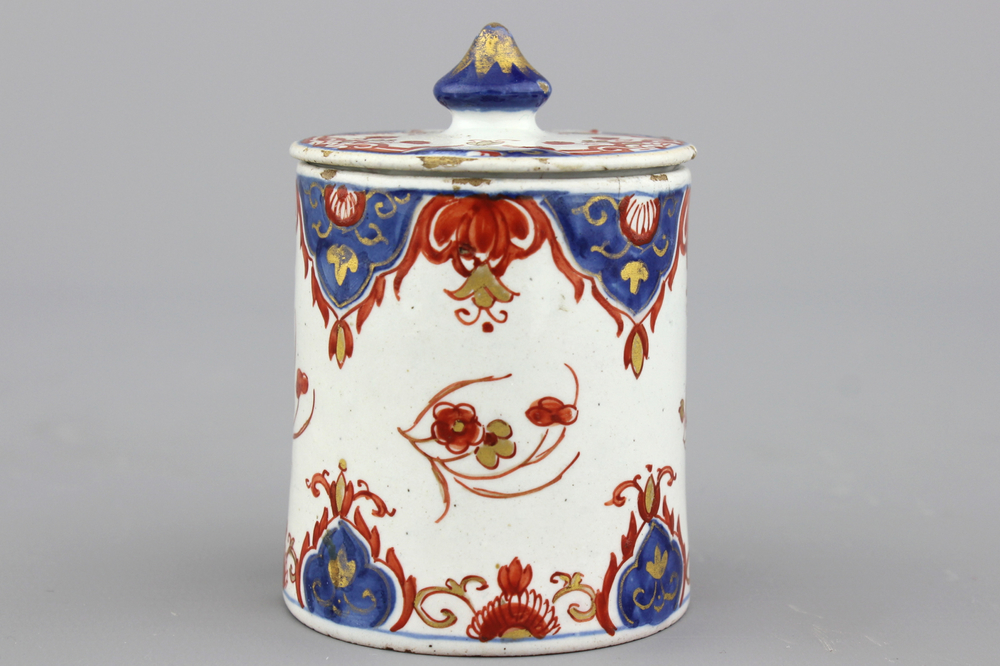 A small Dutch Delft dor&eacute; cylindrical box and cover, 18th C.