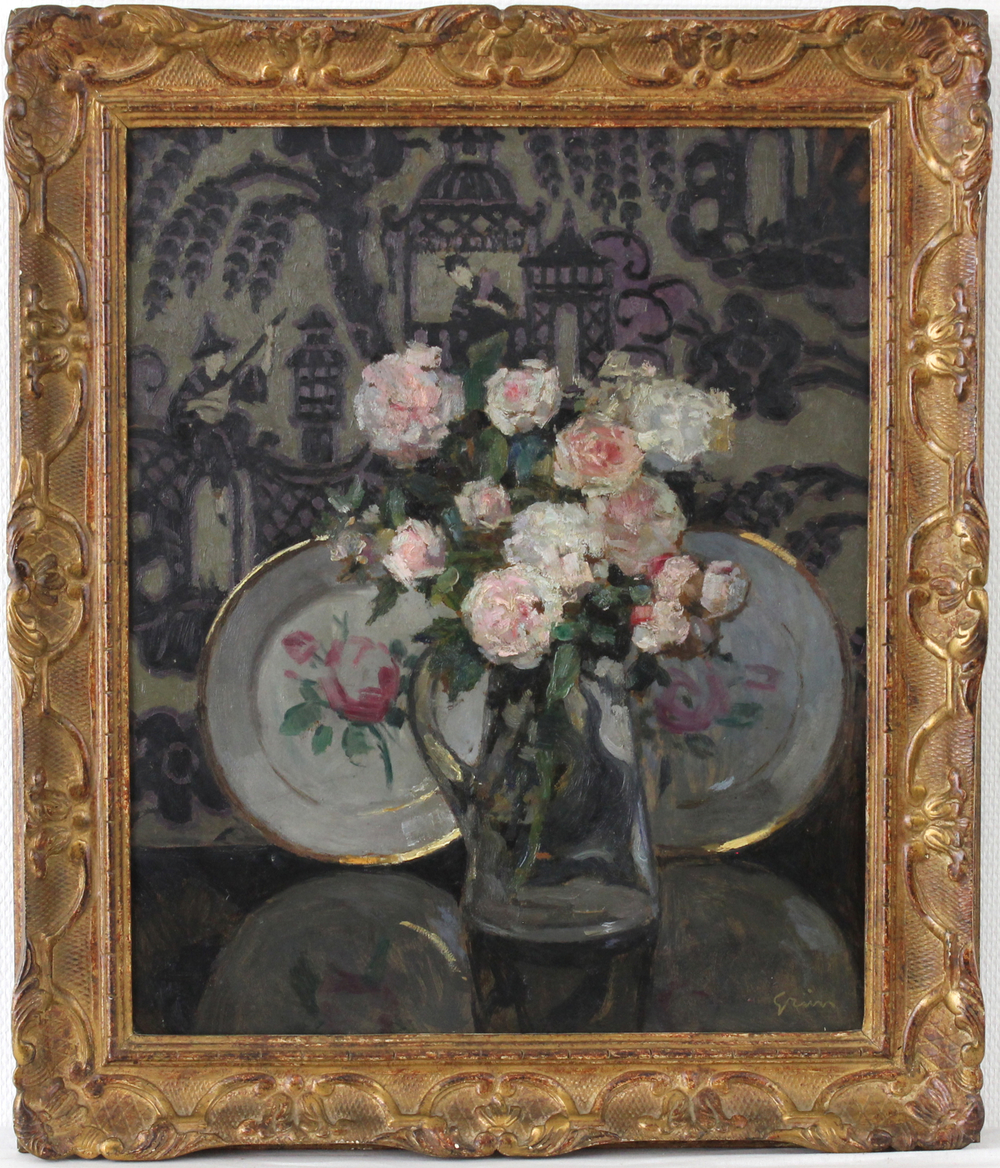 Jules Alexandre Gr&uuml;n (1868-1934), Stilleven met bloemen en behangpapier met chinoiserie
