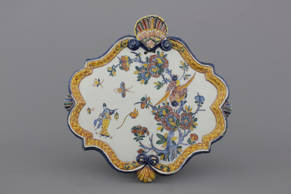 Grote polychrome Delftse chinoiserie plaquette, 18e eeuw