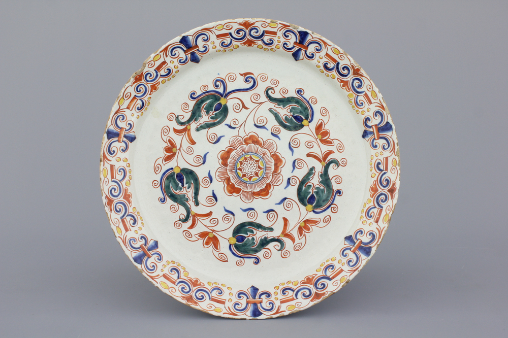 A Dutch Delft polychrome dish with a fleur de lys border, 18th C.
