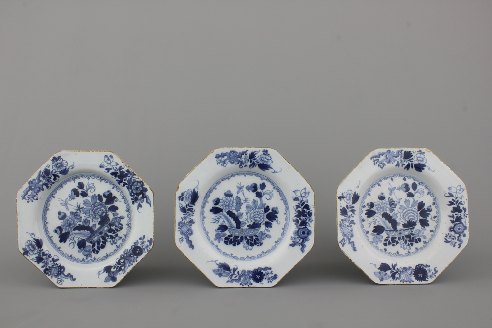 A set of 3 Liverpool English Delft blue and white octagonal plates, 18th C.