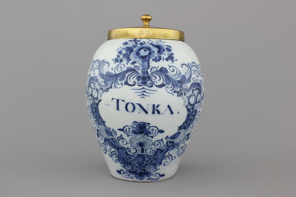 A Dutch Delft tobacco jar with brass lid, &quot;Tonka&quot;, 18th C.