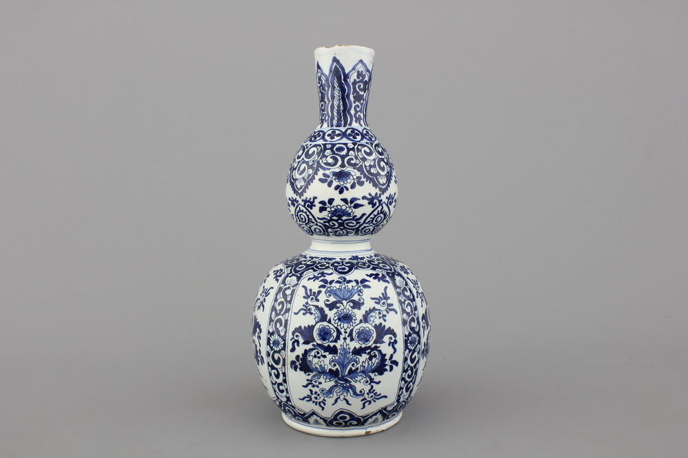 Vase double gourde en fa&iuml;ence de Delft, bleu et blanc, env. 1700