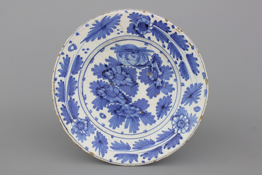 A blue and white Dutch maiolica dish, 17th C.