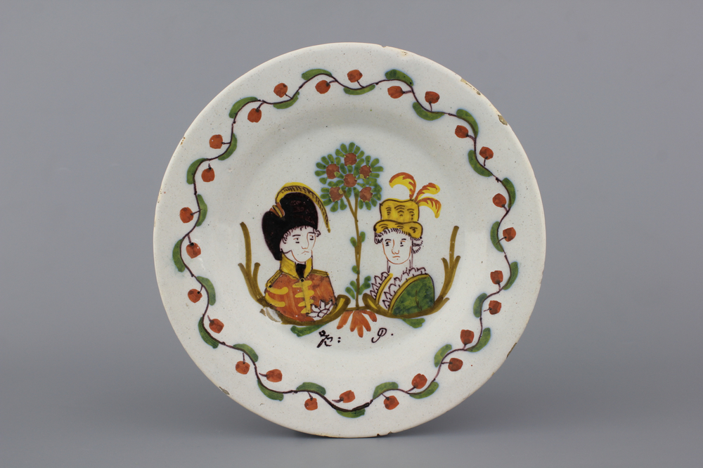 Plat orangiste en fa&iuml;ence de Delft, d&eacute;cor double portrait royal, 18e