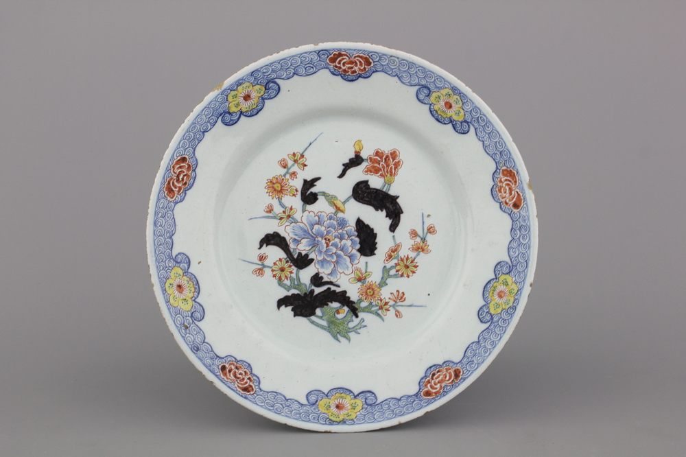 A black-enhanced Dutch Delft chinoiserie famille rose style plate, 18th C.