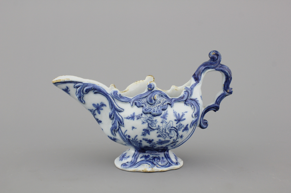 A fine Dutch Delft blue and white sauce boat, 18th C.
