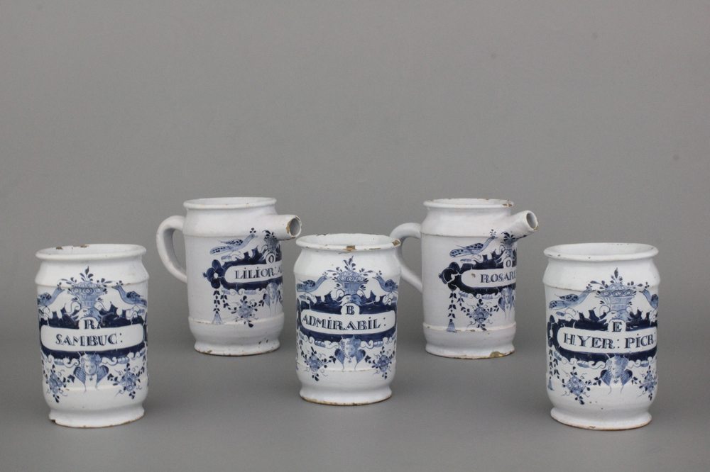 A collection of 5 Dutch Delft blue and white pharmacy wet drug jars and albarello, ca. 1760