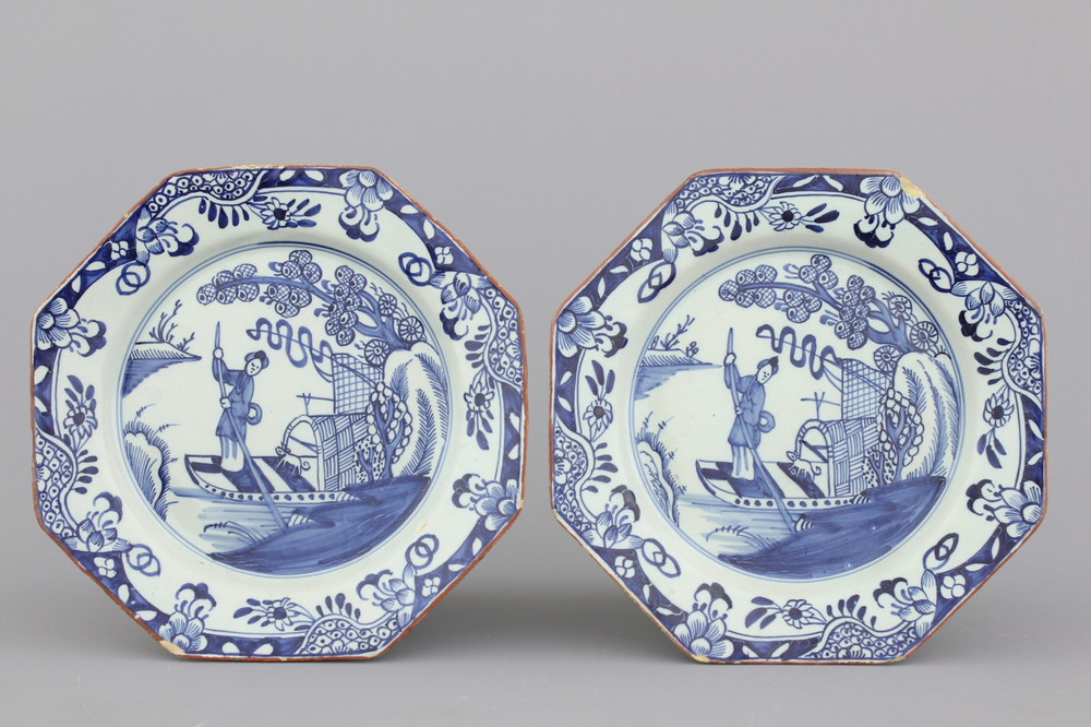 A pair of English Delftware chinoiserie plates, Liverpool, 18th C.