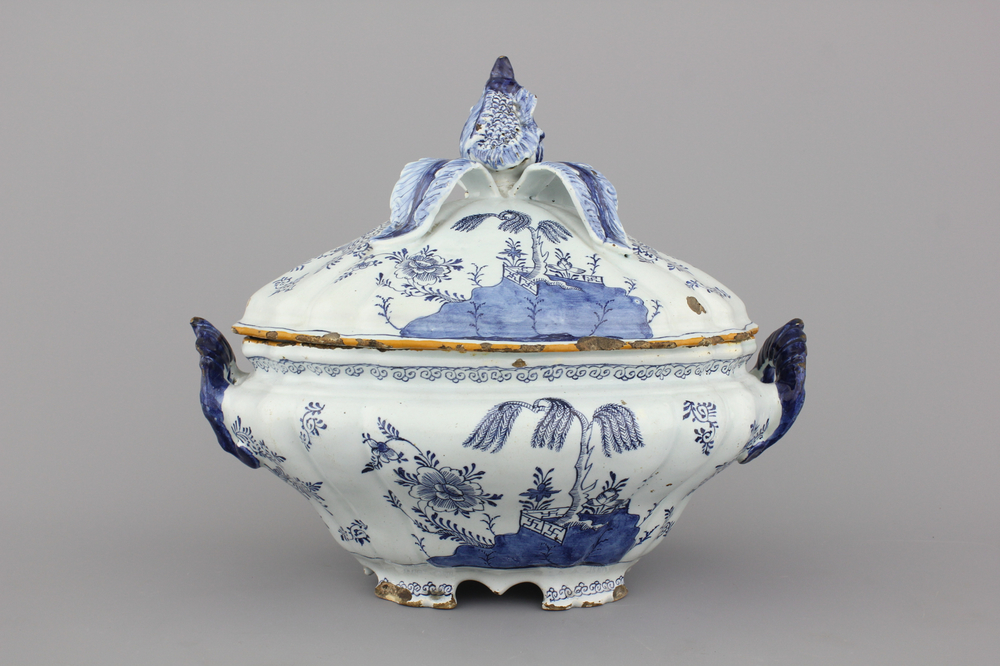 A Dutch Delft blue and white tureen and cover, 18th C.