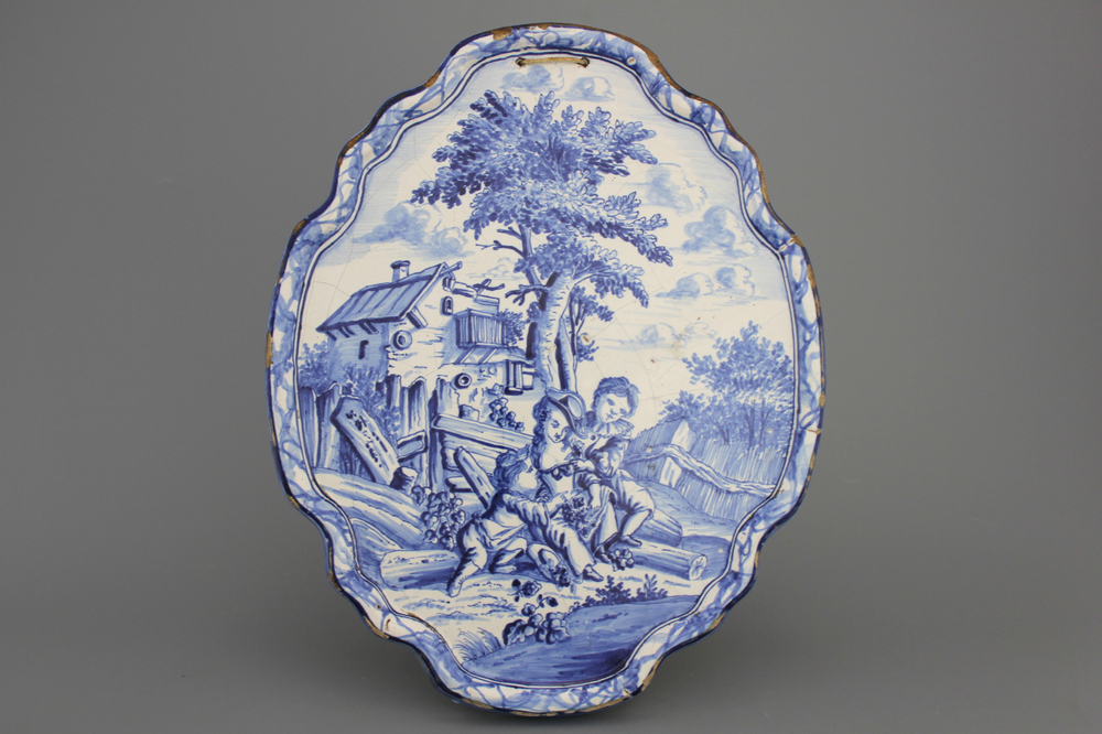 Romantische blauw en witte Delftse plaquette, Makkum, 19e eeuw