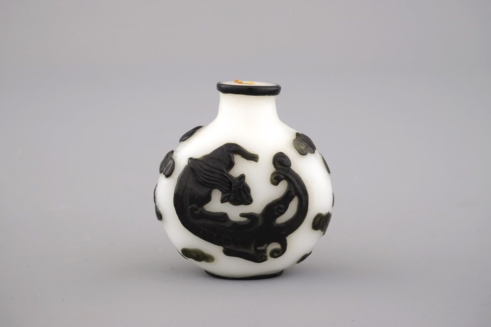 A Chinese overlay glass snuff bottle