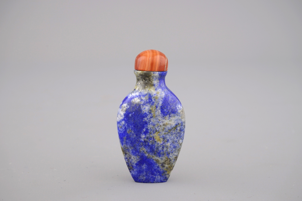 A Chinese polished lapis lazuli snuff bottle