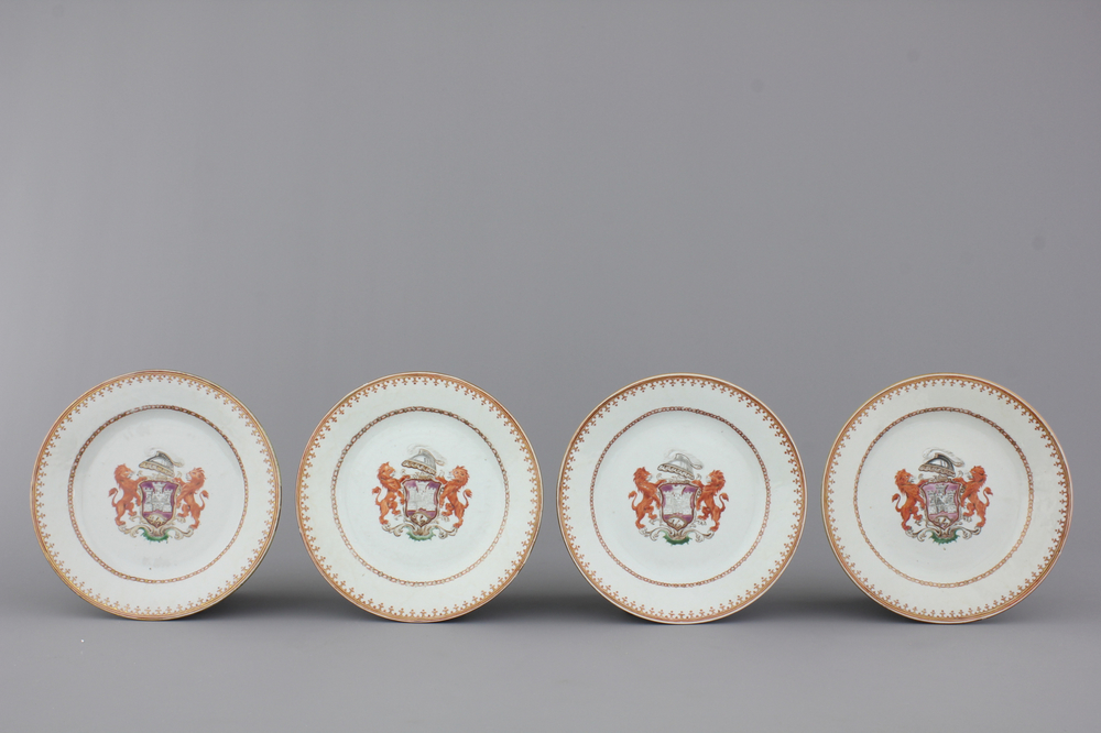 Lot van 4 wapenschildborden in Chinees porselein, 18e eeuw