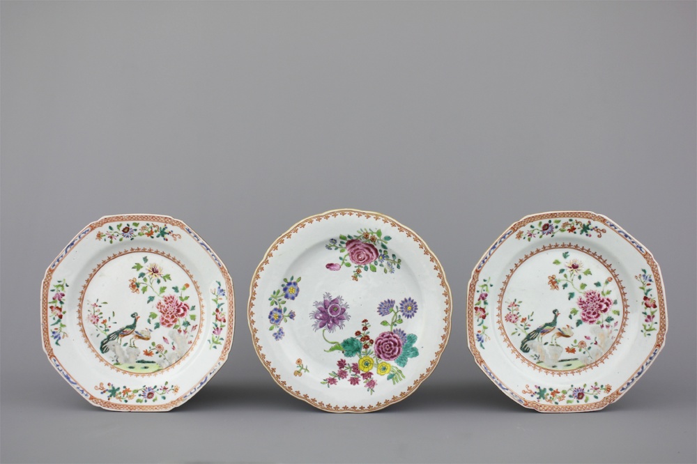 A set of 3 Chinese porcelain famille rose plates, Qianlong, 18th C.