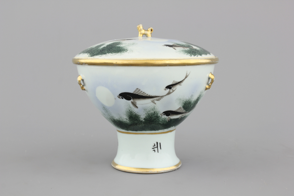 A Chinese porcelain hot food container, 19/20th C., in the style of Deng Bishan