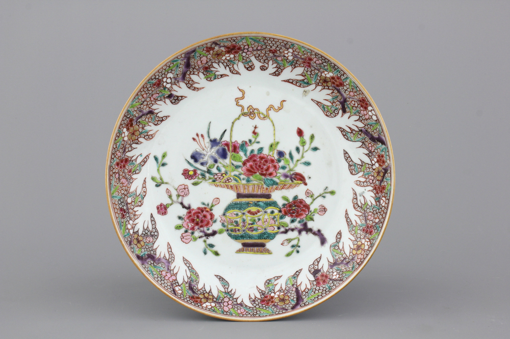 A Chinese porcelain famille rose plate with a flower basket, Yongzheng, 18th C.