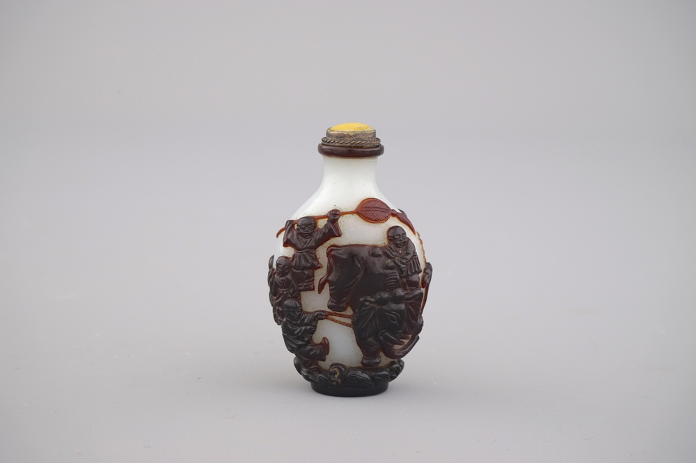 A Chinese overlay glass snuff bottle