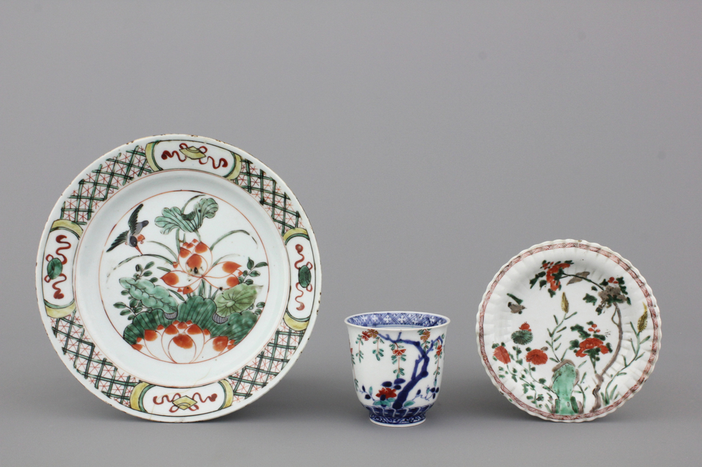 Two Chinese porcelain famille verte plates and a wine cup, Kangxi, 18th C.