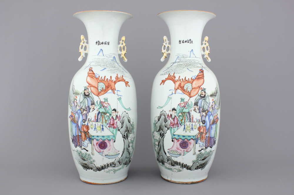 Paire de vases en porcelaine de Chine &agrave; d&eacute;cor de sc&egrave;nes de guerriers, 19e-20e