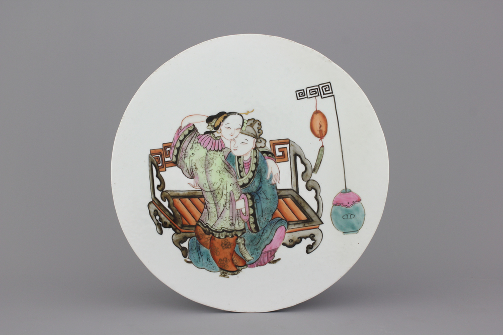 A Chinese porcelain famille rose round tile plaque with an erotical scene, 19th C.