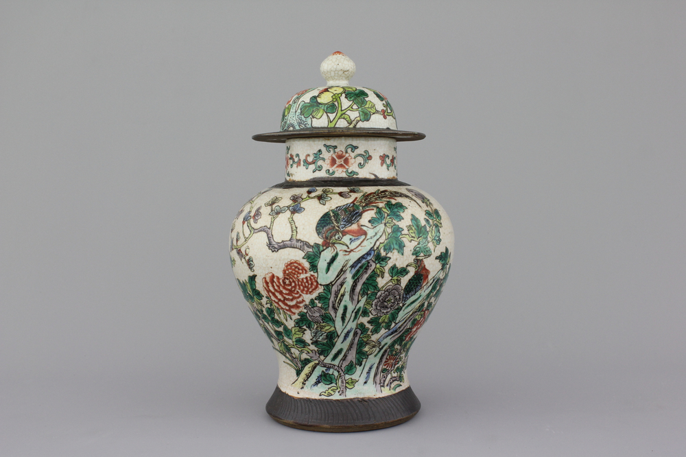 Vase couvert en porcelaine de Chine, famille verte, Nanking, 19e