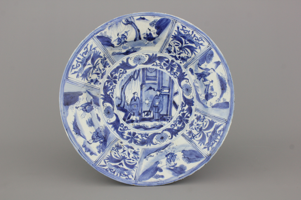 Grand plat Wan-Li en porcelaine de Chine, bleu et blanc, dynastie Ming, env. 1600