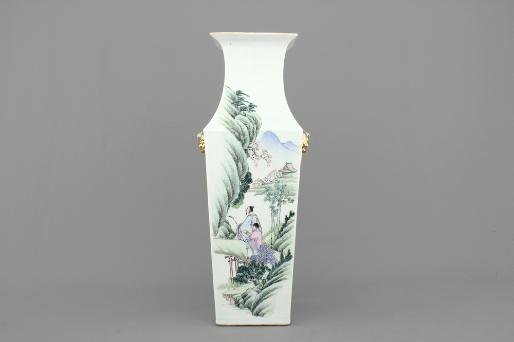 Verfijnde vierkante vaas in Chinees porselein, 19e-20e eeuw