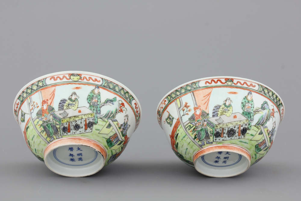 Paar kommen in Chinees porselein, famille verte, 19e eeuw