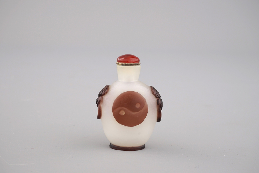 A Chinese overlay glass snuff bottle