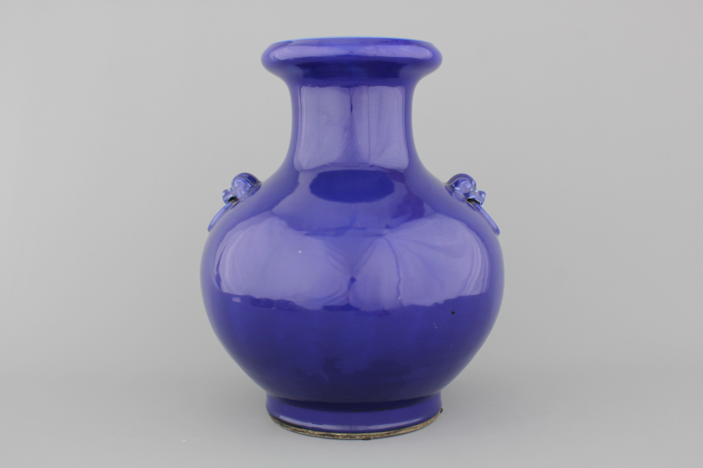 Grote vaas in Chinees monochroom porselein, gemerkt Qianlong, 19e eeuw